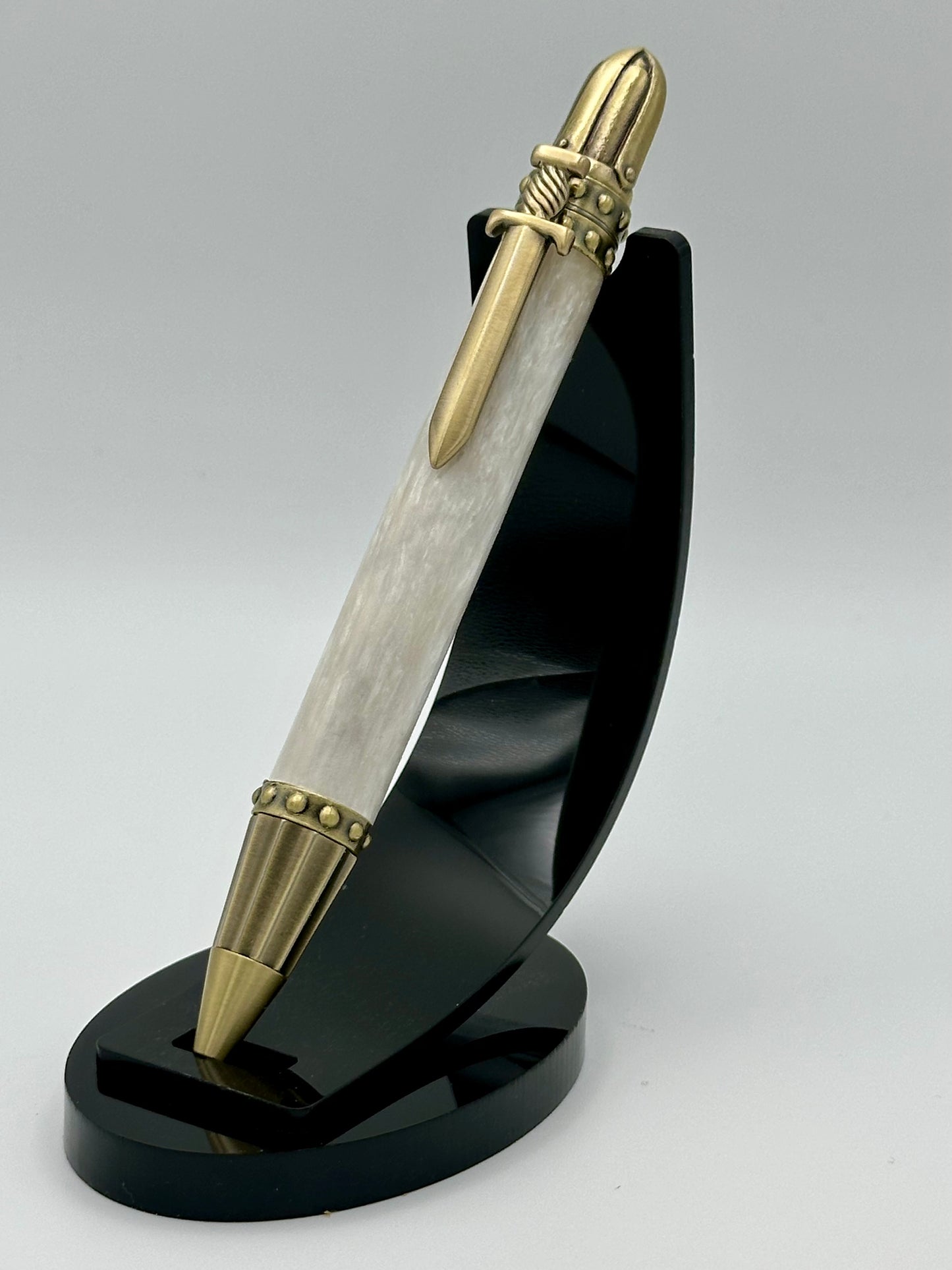 Frostblade — Silver-Grey Medieval Sword Pen