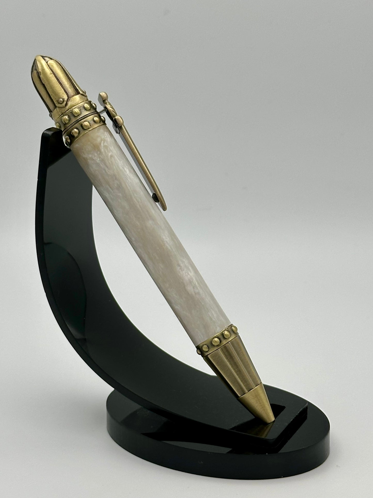 Frostblade — Silver-Grey Medieval Sword Pen